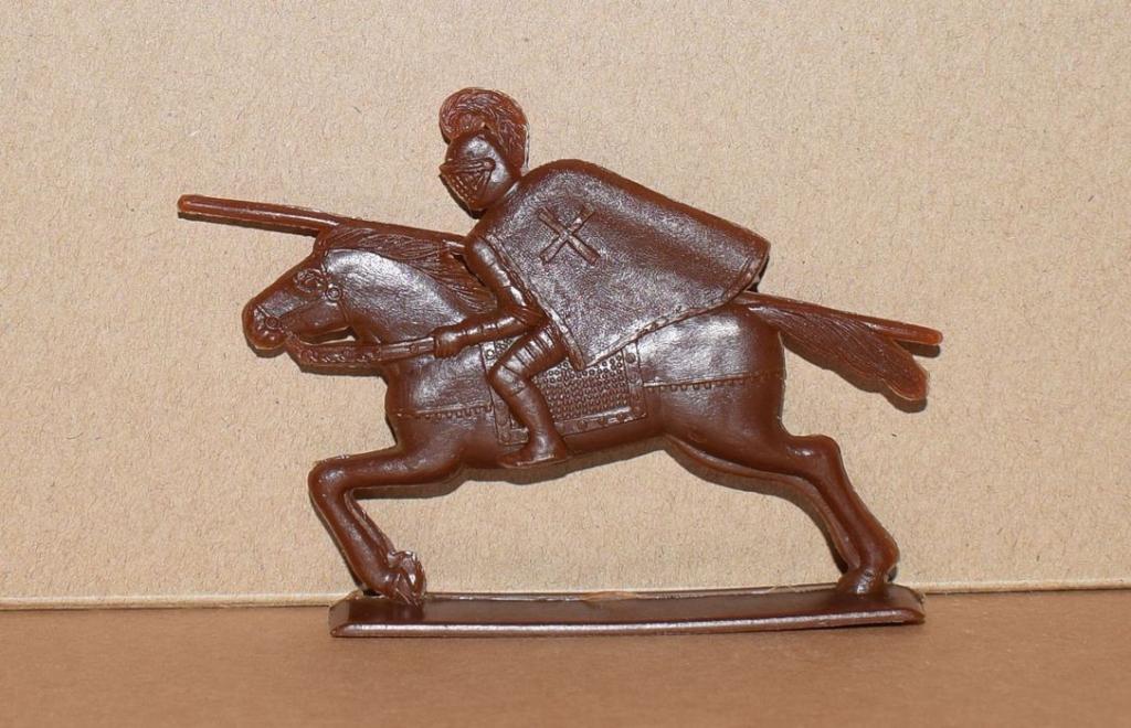 Солдатики СССР - Ледовое побоище Крестоносец конный Коричневого цвета,№1.