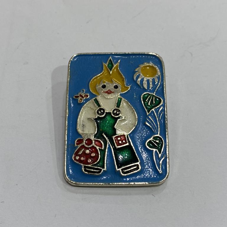 Коллекция знак Значок   Чиполино   Лист 603 Более 30000 шт