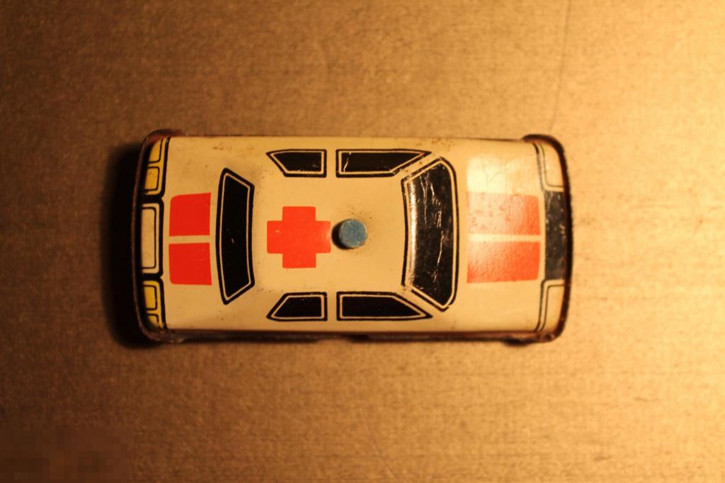 ИГРУШКА. МАШИНА. МАШИНКА. СКОРАЯ МЕДИЦИНСКАЯ ПОМОЩЬ. ЖЕСТЬ. МЕТАЛЛ. * 