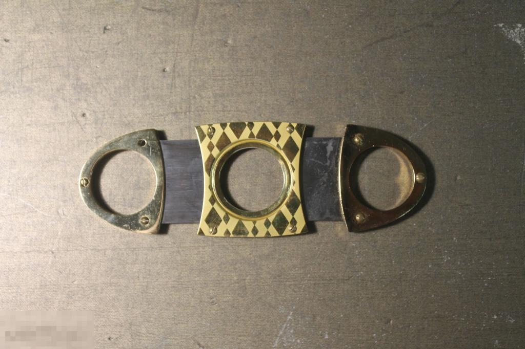 ГИЛЬОТИНА ДЛЯ СИГАР. 