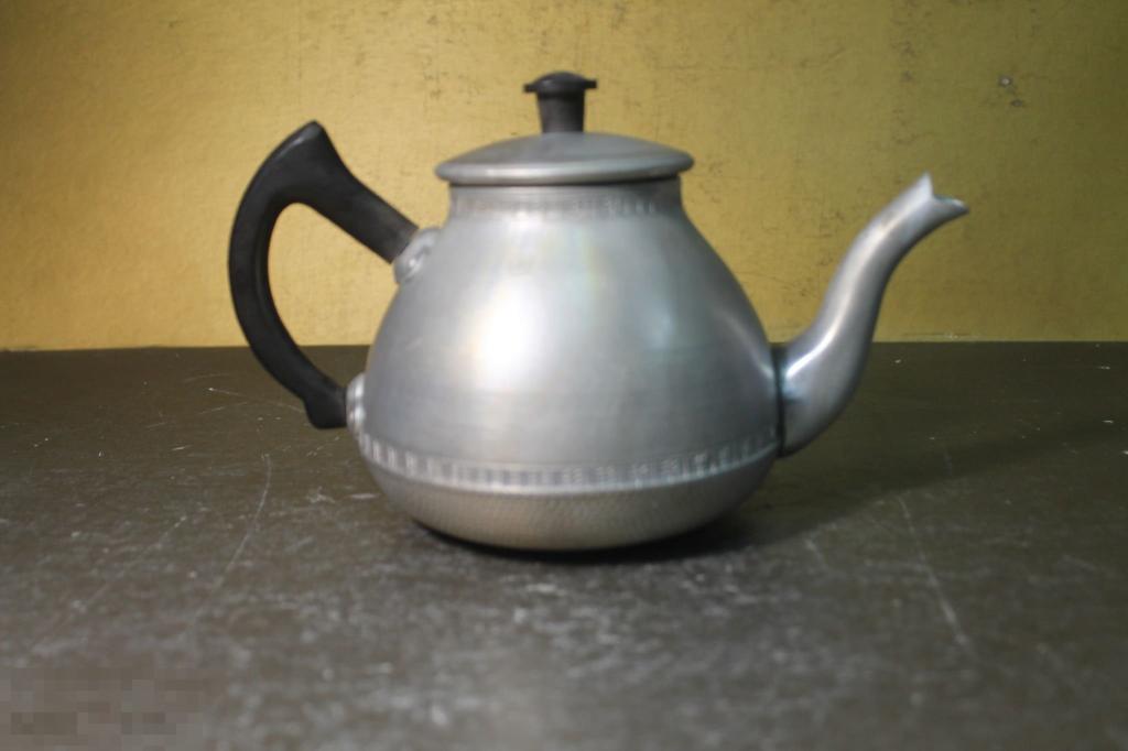 ЧАЙНИК ЗАВАРОЧНЫЙ  АЛЮМИНИЙ СССР. РУЧКА КАРБОЛИТ. 