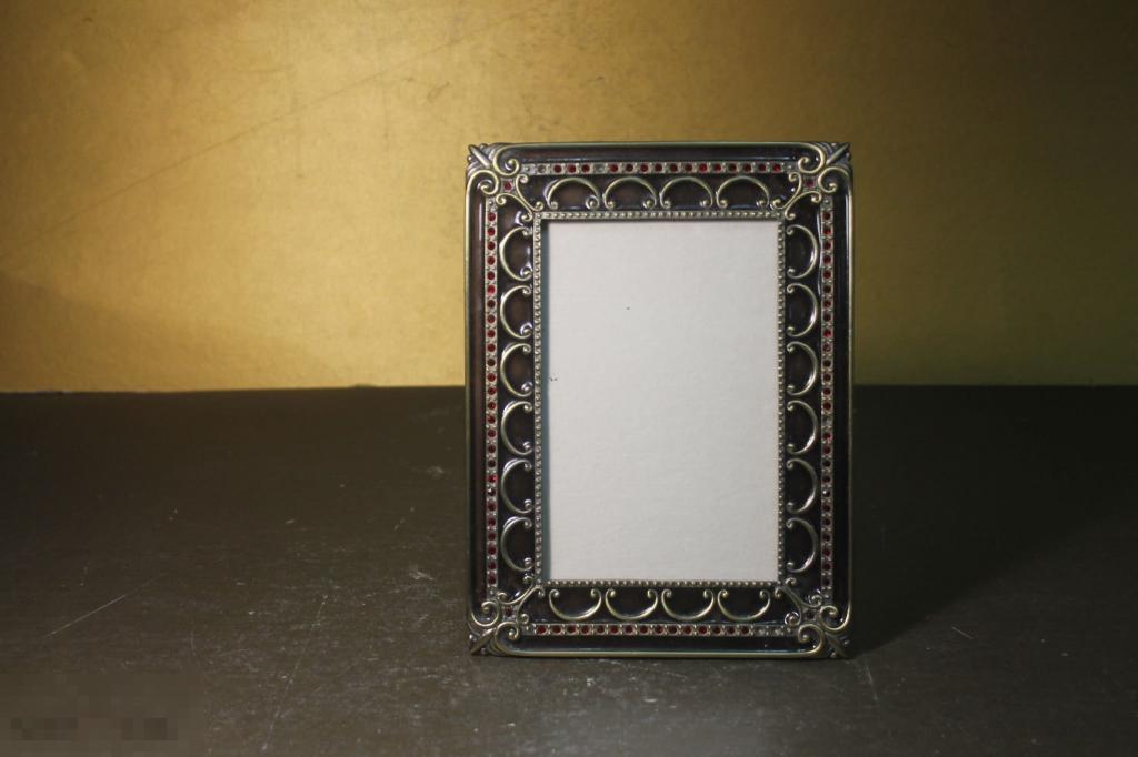 РАМКА ДЛЯ ФОТО. ФОТОРАМКА НАСТОЛЬНАЯ. МЕТАЛЛ. КАМНИ. 