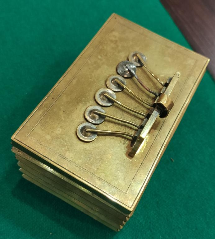 ШКАТУЛКА  старинная ВАРШАВА  латунь СИГАРЕТНИЦА
