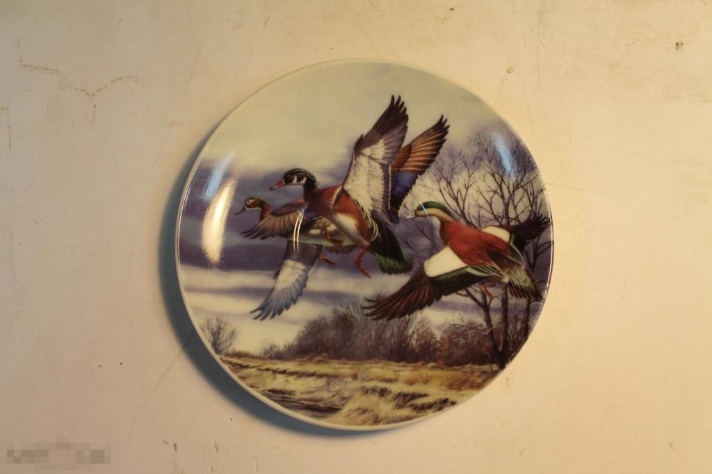 НАСТЕННАЯ ТАРЕЛКА. ФАРФОР ДЕКОРАТИВНЫЙ. ПТИЦЫ. УТКИ. 