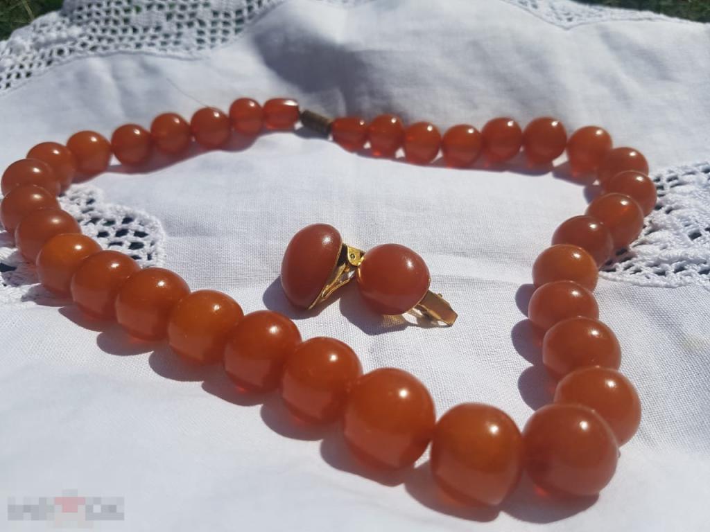 Красивейший комплект из старого медового Янтаря, колье и серьги! 