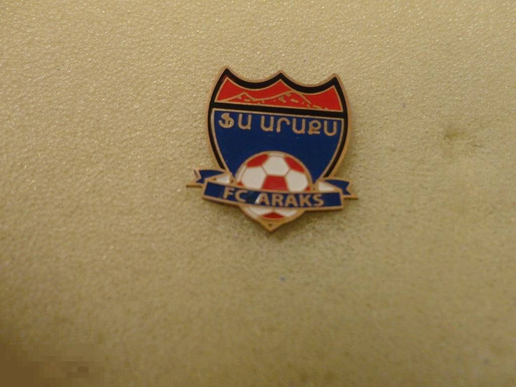 футбол значок - ФК Аракс Арарат  Армения 