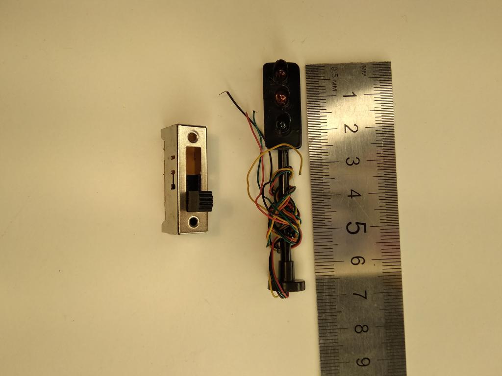 16мм.(HO) Светофор с переключателем ЖД в миниатюре