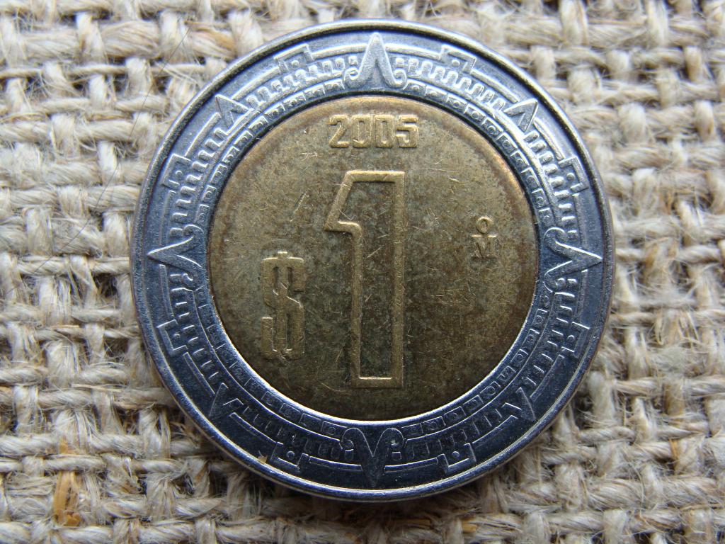 1 песо 2005 год. Мексика