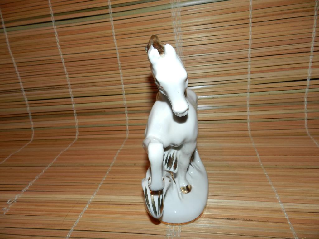 Скульптура  КОНЬ. ПОЗОЛОТА. ФАРФОР. ЛФЗ. Выс.21 см. (Под Реставрацию) СССР