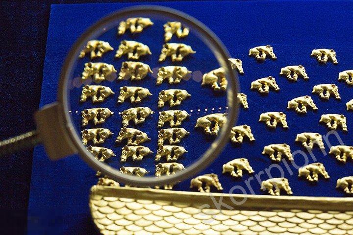 Скифы ЗОЛОТО Курганы  Аржан Тува Хакасия подвес литье Царь Царица см. описание   (а) 
