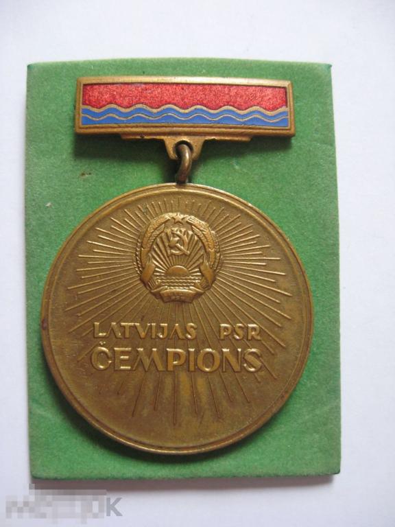 Медаль Чемпион Латвии Дискобол тяжелая СССР