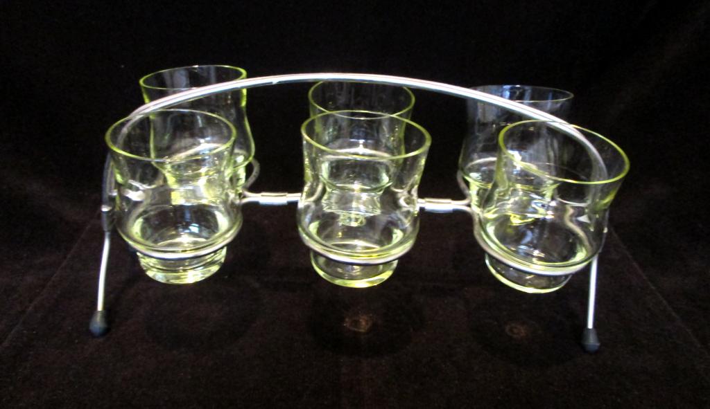 Стопки желтое стекло СССР. В подставке