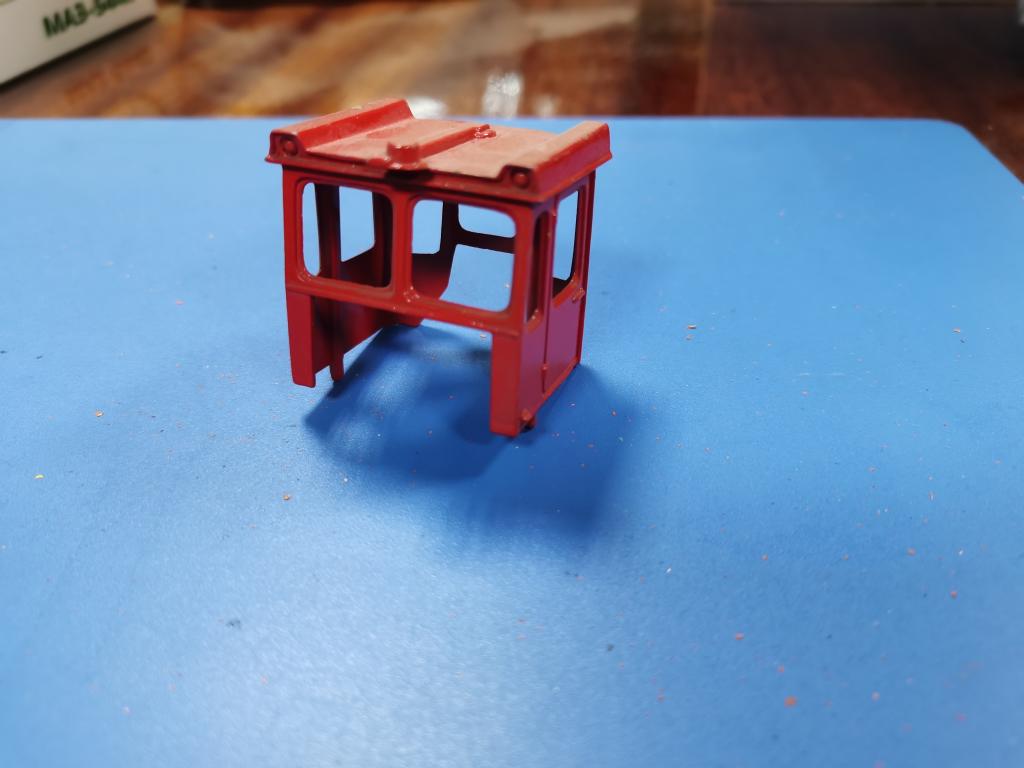Кабина для модели трактора Т-2. Оригинал! Красная.
