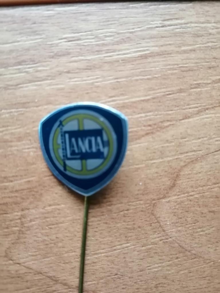 Автомобили легковые и грузовые,автомобильные компании,популярные автомобильные бренды.Lancia.