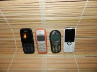 ТЕЛЕФОНЫ СОТОВЫЕ КНОПОЧНЫЕ. 4 шт. (В КОЛЛЕКЦИЮ) Моторола. Самсунг ...