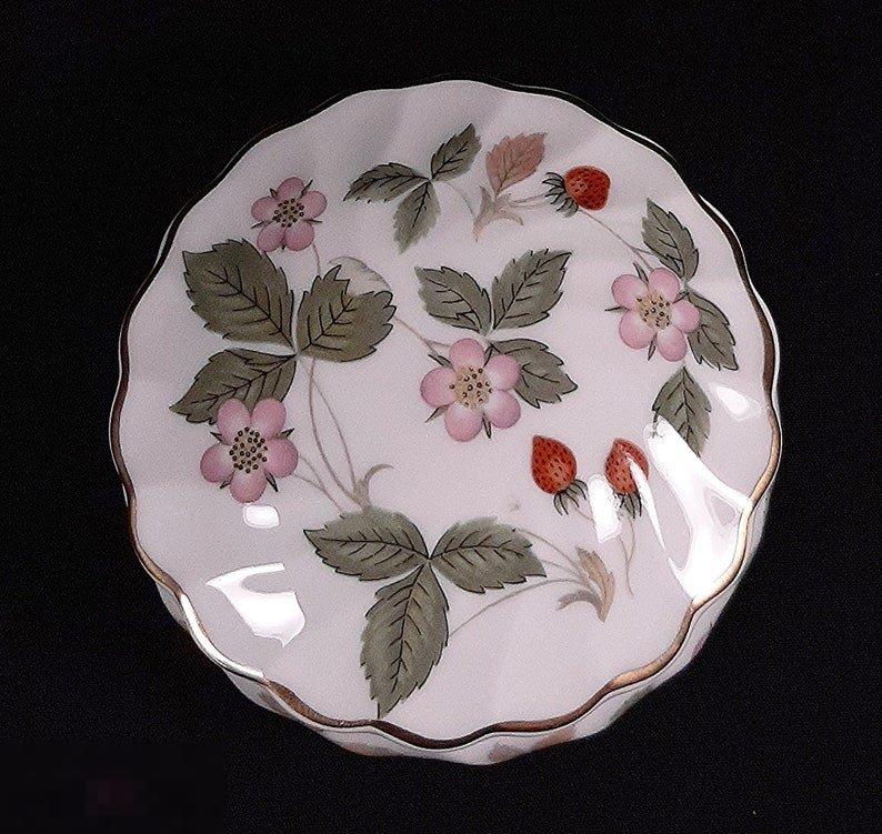 Винтажная фарфоровая шкатулка Wedgwood 