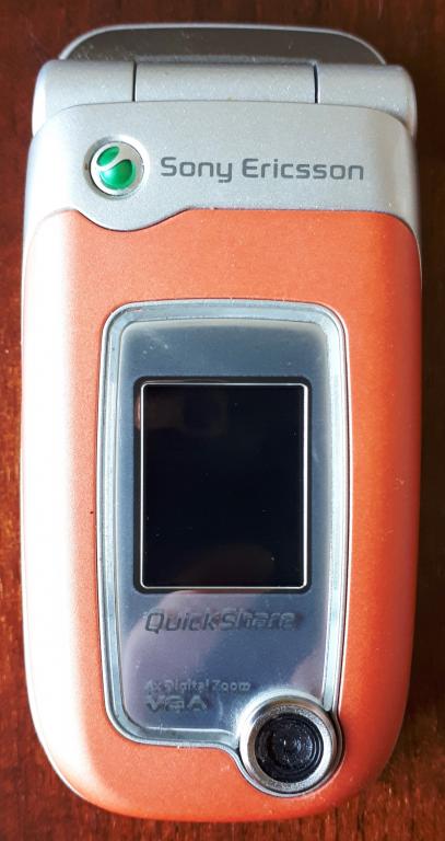 Мобильный телефон Sony Ericsson Z520I в отличном состоянии