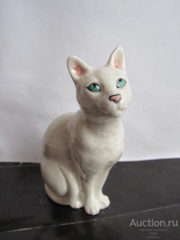 Кошка белая короткошерстная фарфор статуэтка  новая