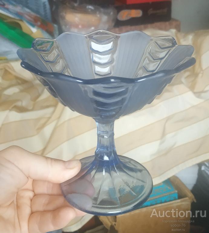 САХАРНИЦА ваза старинная на ножке сине-голубого стекла