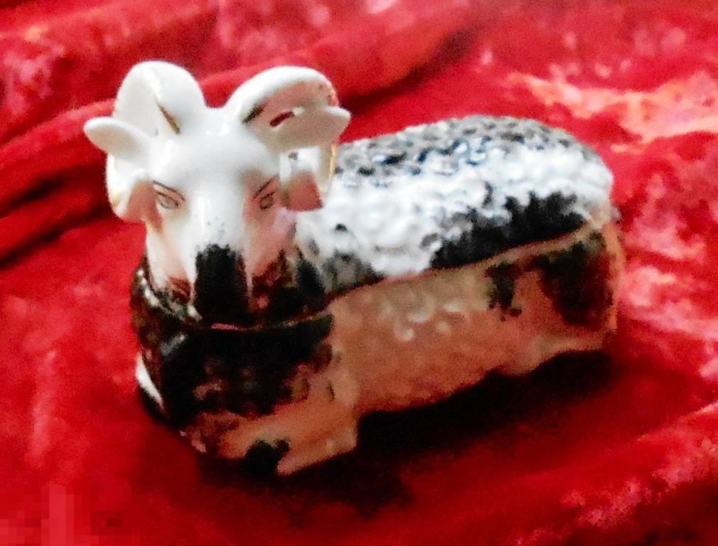 МАСЛЕНКА .БАРАН КУЗНЕЦОВ  НАЧАЛО 20 ВЕКА.уши целые не приклеены 