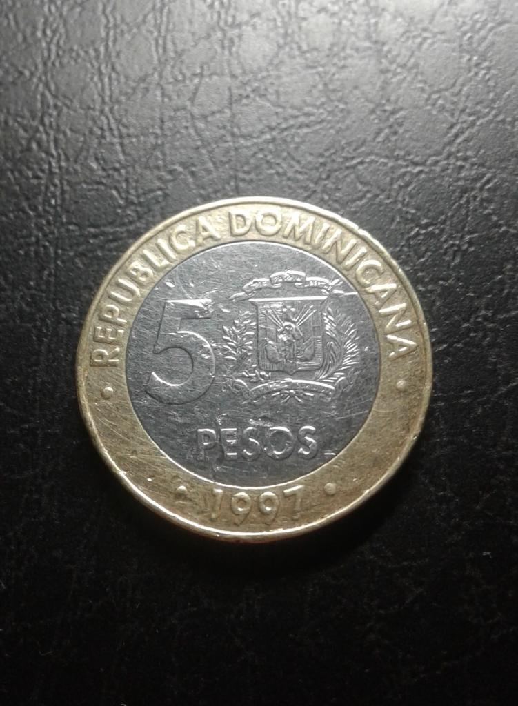 5 песо, 1997 г. Доминикана, Америка , 50 лет Центробанку (Д18)