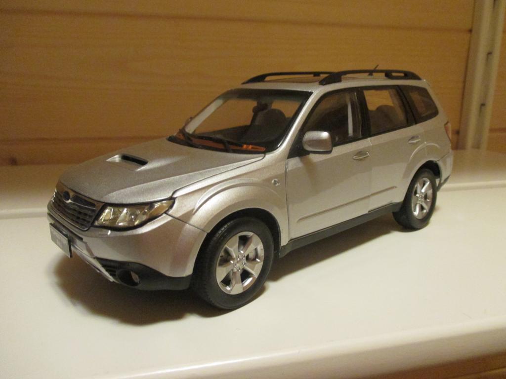SUBARU FORESTER  масштаб 1/18