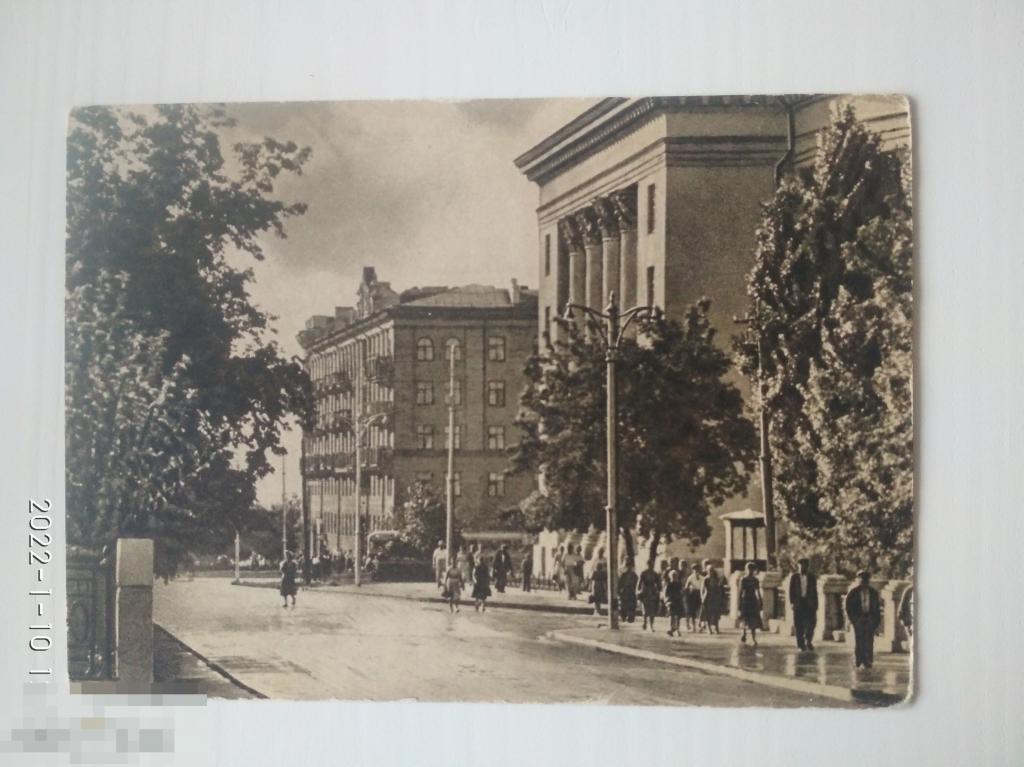 Послевоен открытка Сталинград. На улице Ленина. Фото И. Грачева. 1957 год. 