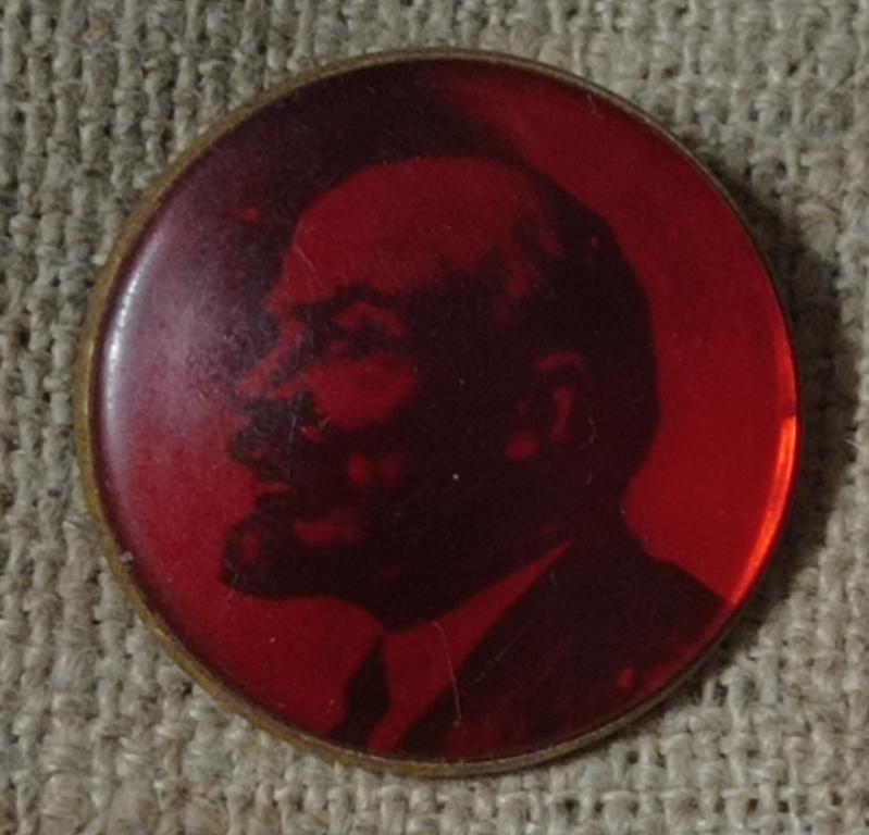 Ленин, оргстекло, красный, СССР (2)