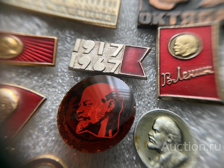 Знак Значок ЛЕНИН в кепке. УЛЬЯНОВ ВОЖДЬ КРУГЛЫЙ СТЕКЛО КРАСНЫЙ РЕДКИЙ