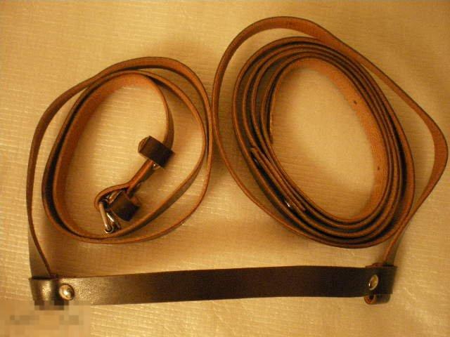 Ремень для ношения скатки СССР 70-е гг кожа ЗАМЕНИТЕЛЬ  коричневый. 