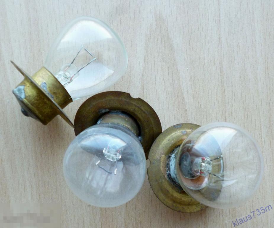 Лампа фары одноконтактная 12 V  32cd   74год.Новые!!! 