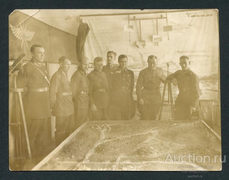 Фотография, летчики РККА на занятиях у макета, СССР 1935 г
