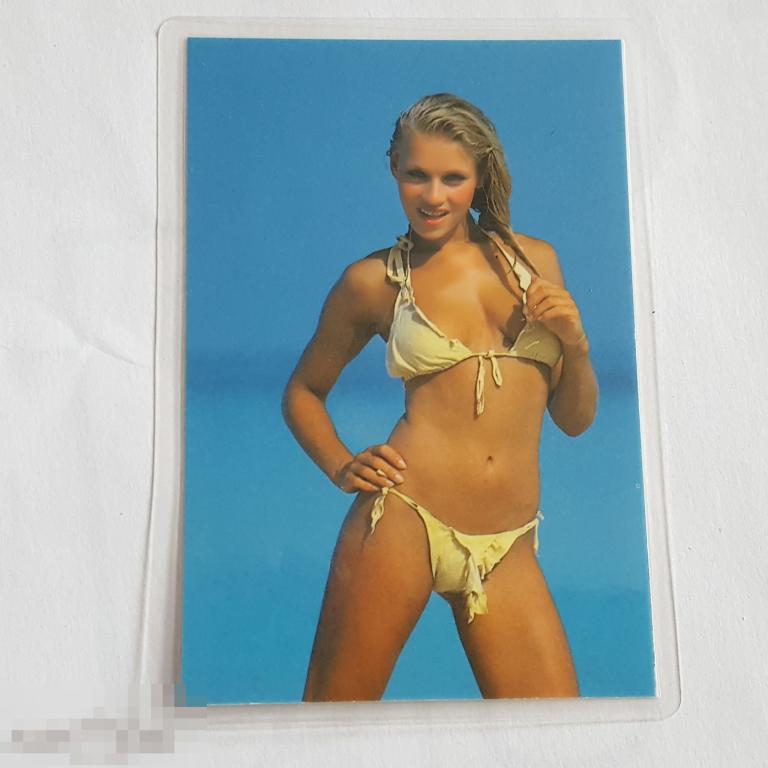 Календарик пластик 1985 девушка НЮ реклама купальник  календарь Япония 