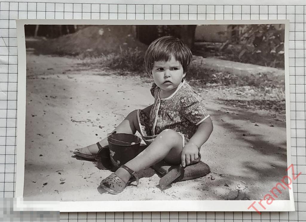 Фотография ребенок, девочка ведерком и совочком #12* 