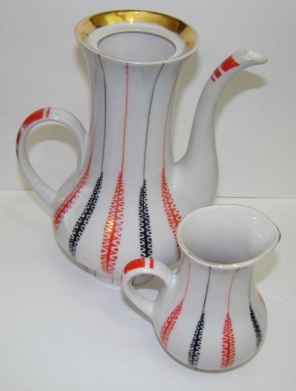 Чайник. Сливочник. Бориславский фарфоровый завод. СССР.