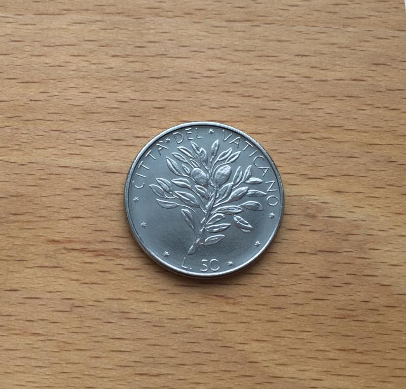 Трилистники на монете петра 1. Ватикан 100 лир 1975. Монета с дубовым листом. Монета с веткой дерева. Монеты йемен 1963 года.