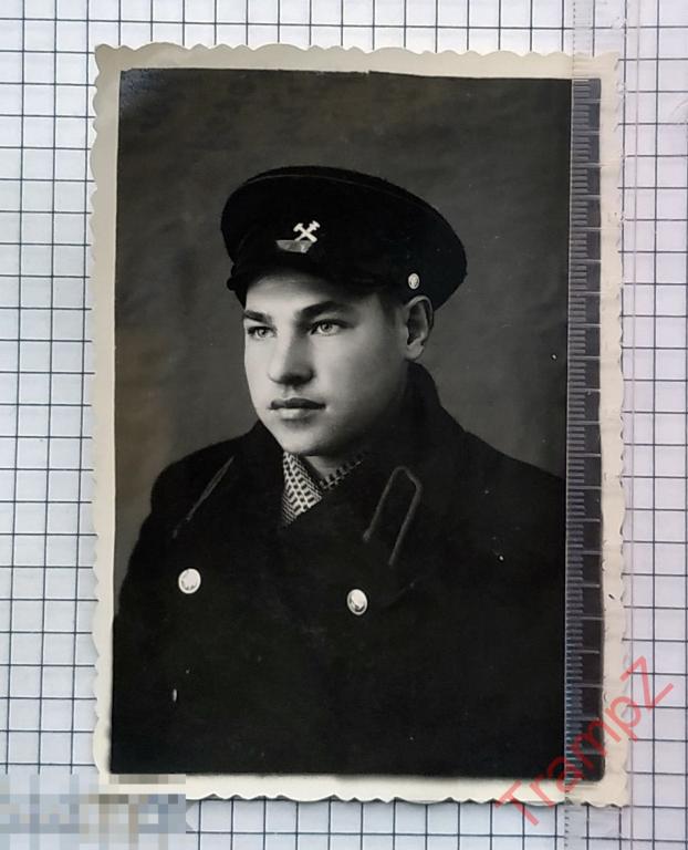 Фотография парень юноша курсант учащийся железнодорожного училища. форма кокарда #16 