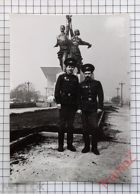 Фотография военнослужащие солдаты, Москва монумент Рабочий и колхозница #17 