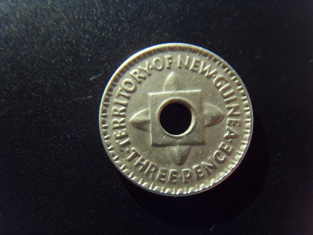 Новая Гвинея 3 пенса 1944 г. КМ#10