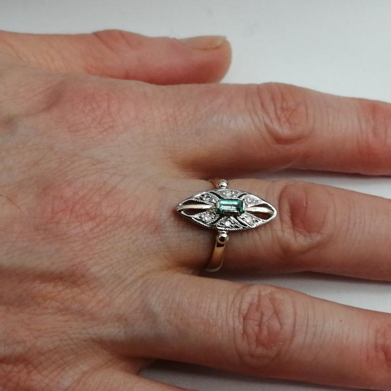 Кольцо новое золото 585 пр. натуральный изумруд бриллианты.Размер 17 1/4