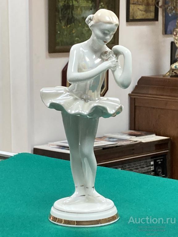 Статуэтка фарфор  Балерина с цветком. Вербилки. 50-60 е годы. СССР.