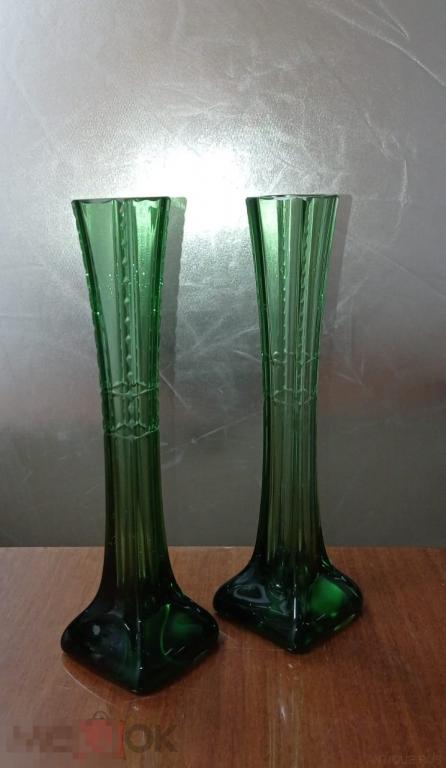 ▶Ваза. Берцовая кость. Зелёное стекло. Одним лотом.(р) 