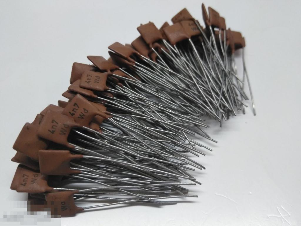 Конденсаторы  4n7 Wd.  или.  4,7 нанофарад. 