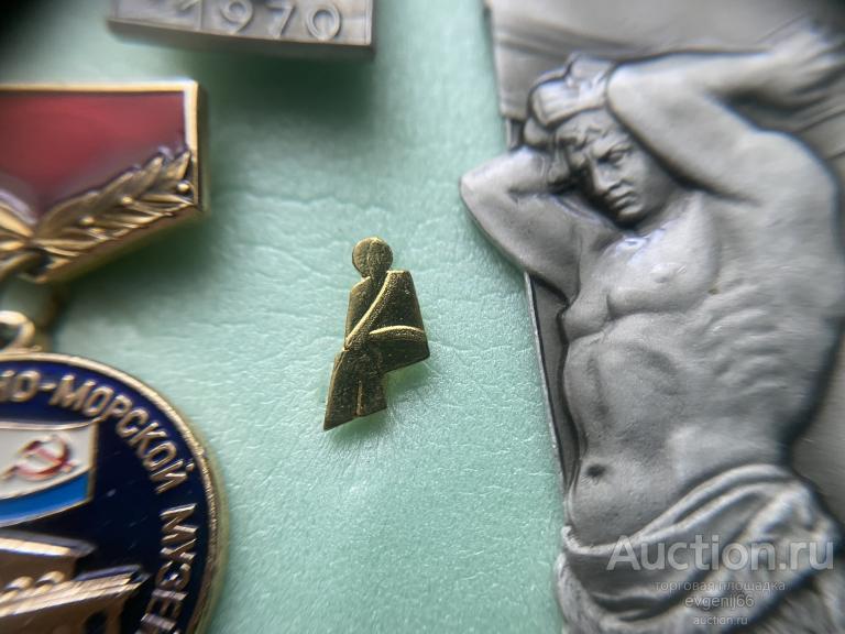 Знак значок Швеции. ВОДИТЕЛЬ ПРИСТЕГНУТЫЙ РЕМНЕМ БЕЗОПАСНОСТИ. АВТОМОБИЛЬНЫЙ. СУПЕР РЕДЧАЙШИЙ RRR