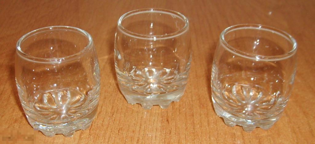 0155 .Стопки водочные, винтаж СССР, бочонки, 3 штуки, 5,8х5х5 