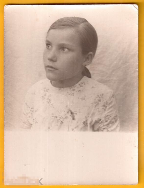 0160 .Старое фото, девочка, 1953 год, 9х12 