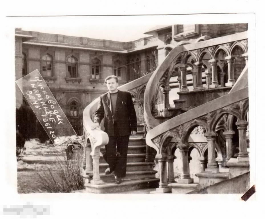 0108 .Старое фото, молодой человек, Кисловодск. 1961 год. 8,5х11,5 