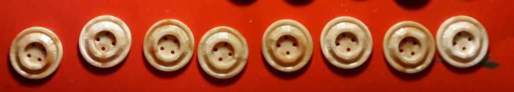 Пуговицы винтажные. СССР. Диаметр 3  см. 8 шт. 