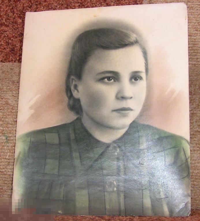 049 .Старое фото, фотопортрет, девушка, ретушь, 1949 год, 23,8х29,5 