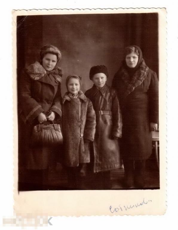 027 .Старое фото, семья, оригинал, подпись, Барнаул, 1949 год, 8,5х11 